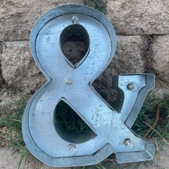 Light Up Metal "&" Sign - Picture 2 of 5
